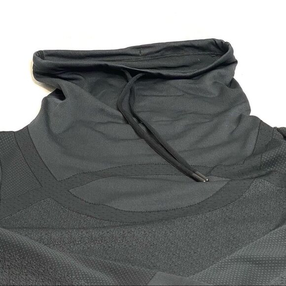Under Armour NWOT gray theadborne seamless funnel neck heatgear top L - Picture 12 of 16